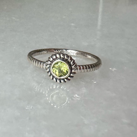NWOT Sundance Komodo Ring Peridot Sterling Silver